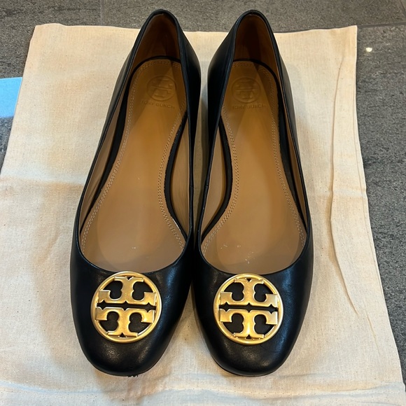 Tory Burch Shoes - Tory Burch Chelsea Ballet Flat in Black with Gold Signature Logo